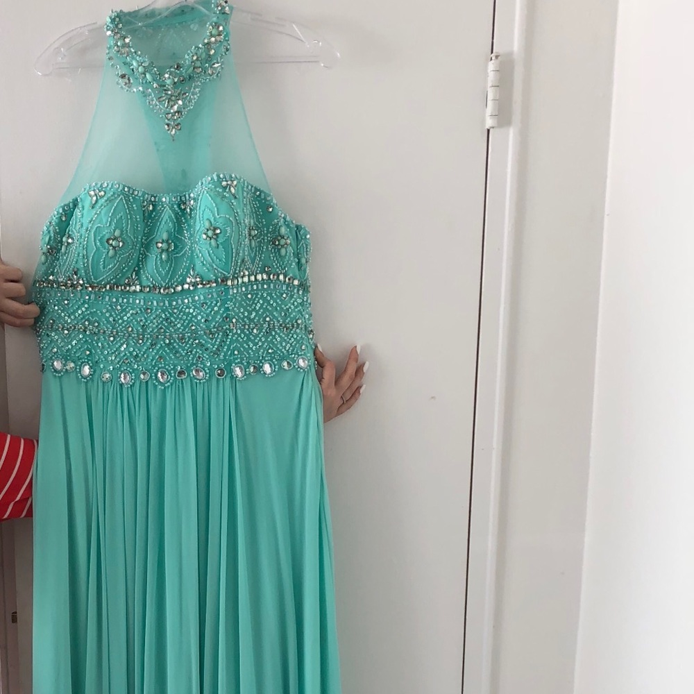 dress prom wedding/ worn once / brand glow dress